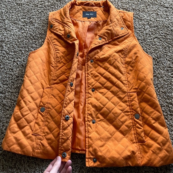 Vest - Picture 2 of 5